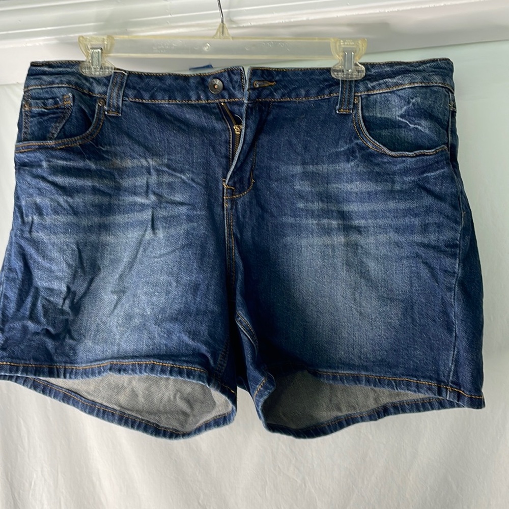 Cato premium 20w Jean shorts 99% cotton one percent spandex excellent condition